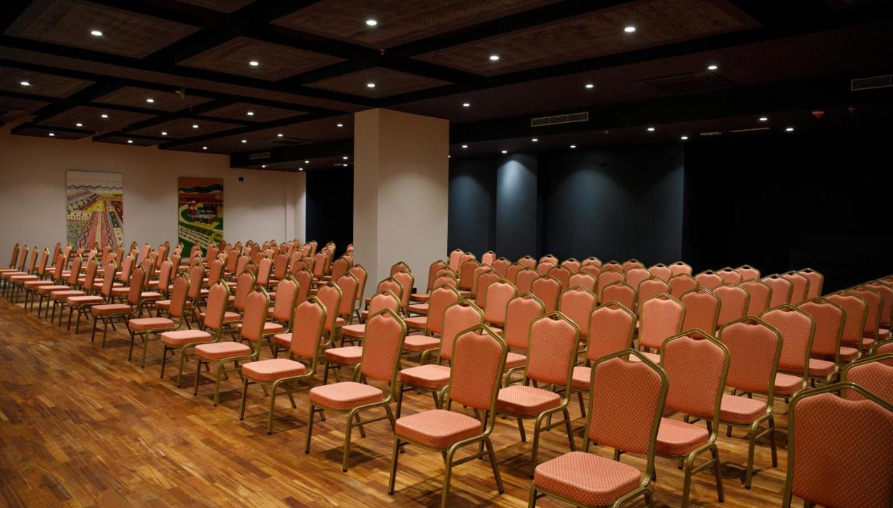 Arka Art Hotel Tiranë Ngoại thất bức ảnh Auditorium