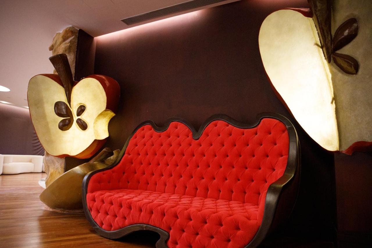 Arka Art Hotel Tiranë Ngoại thất bức ảnh The Apple sofa