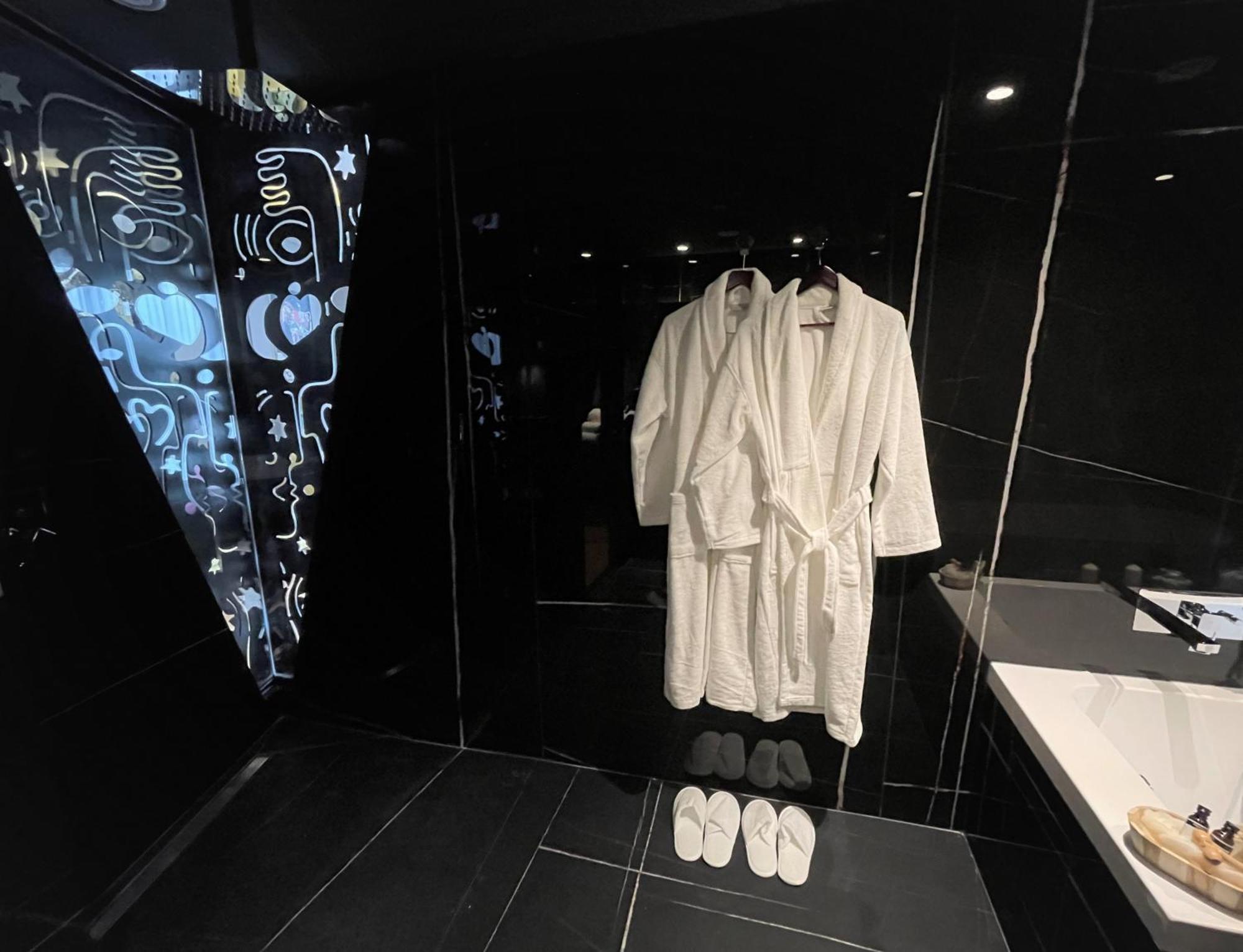 Arka Art Hotel Tiranë Ngoại thất bức ảnh Bathroom