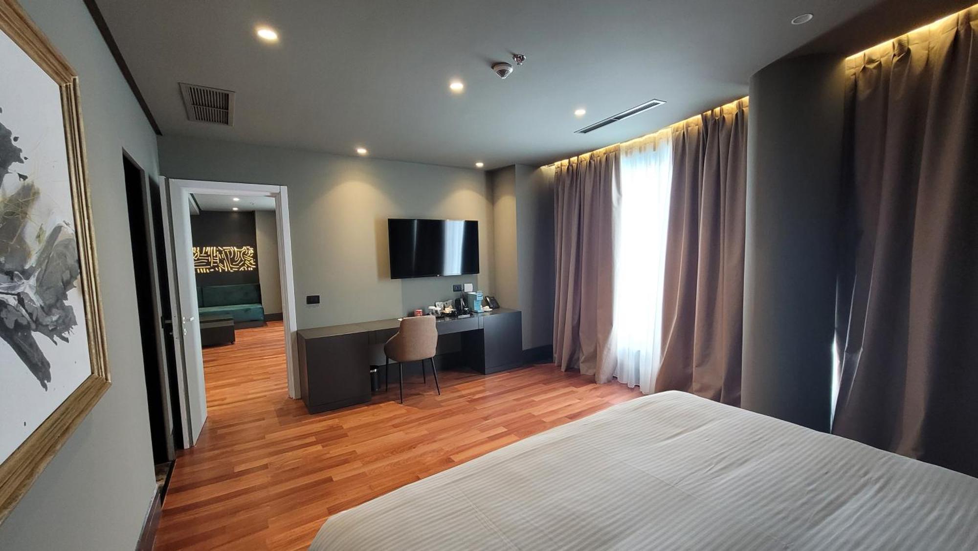 Arka Art Hotel Tiranë Ngoại thất bức ảnh Suite room