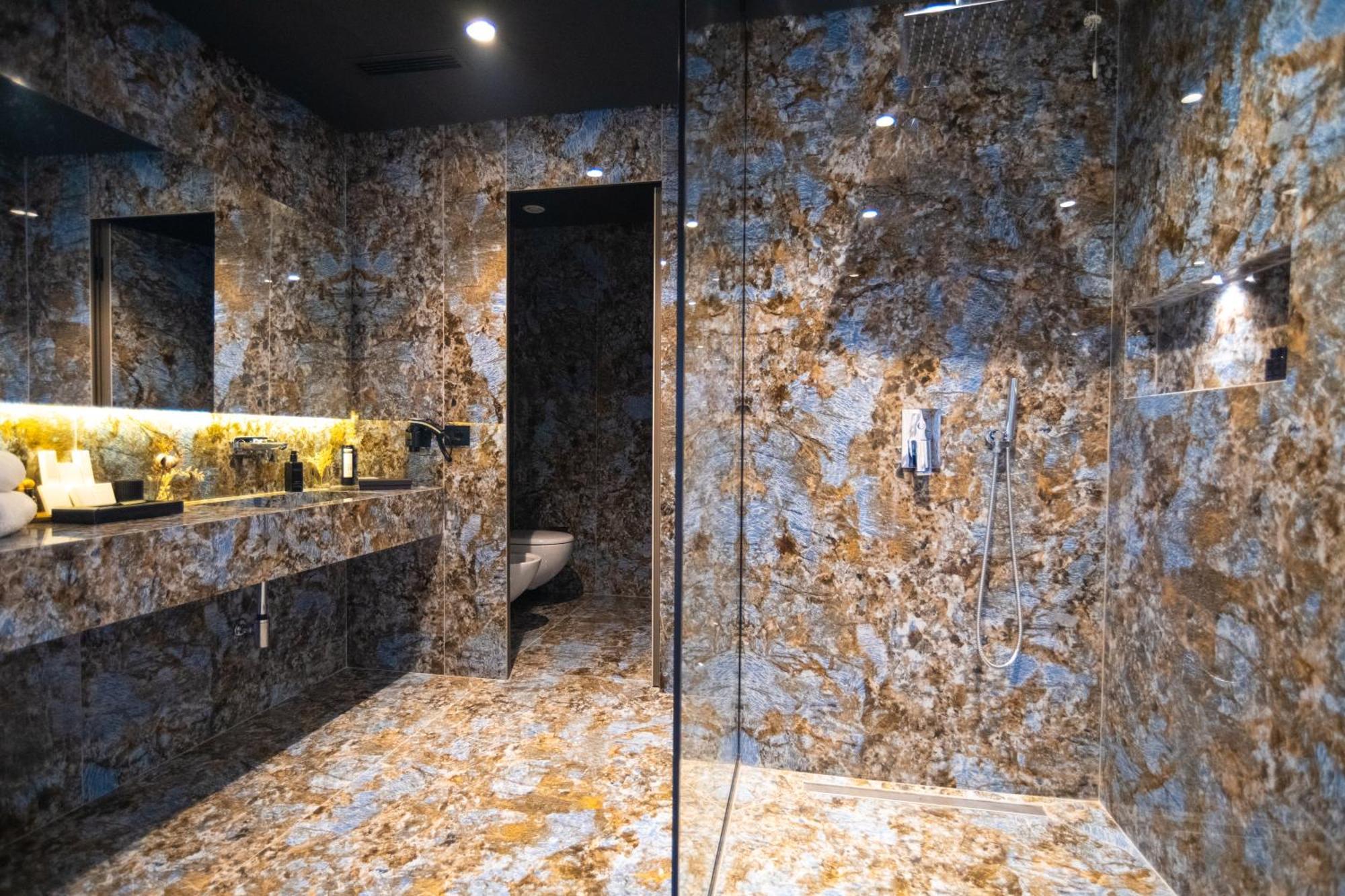 Arka Art Hotel Tiranë Ngoại thất bức ảnh Bathroom in the hotel