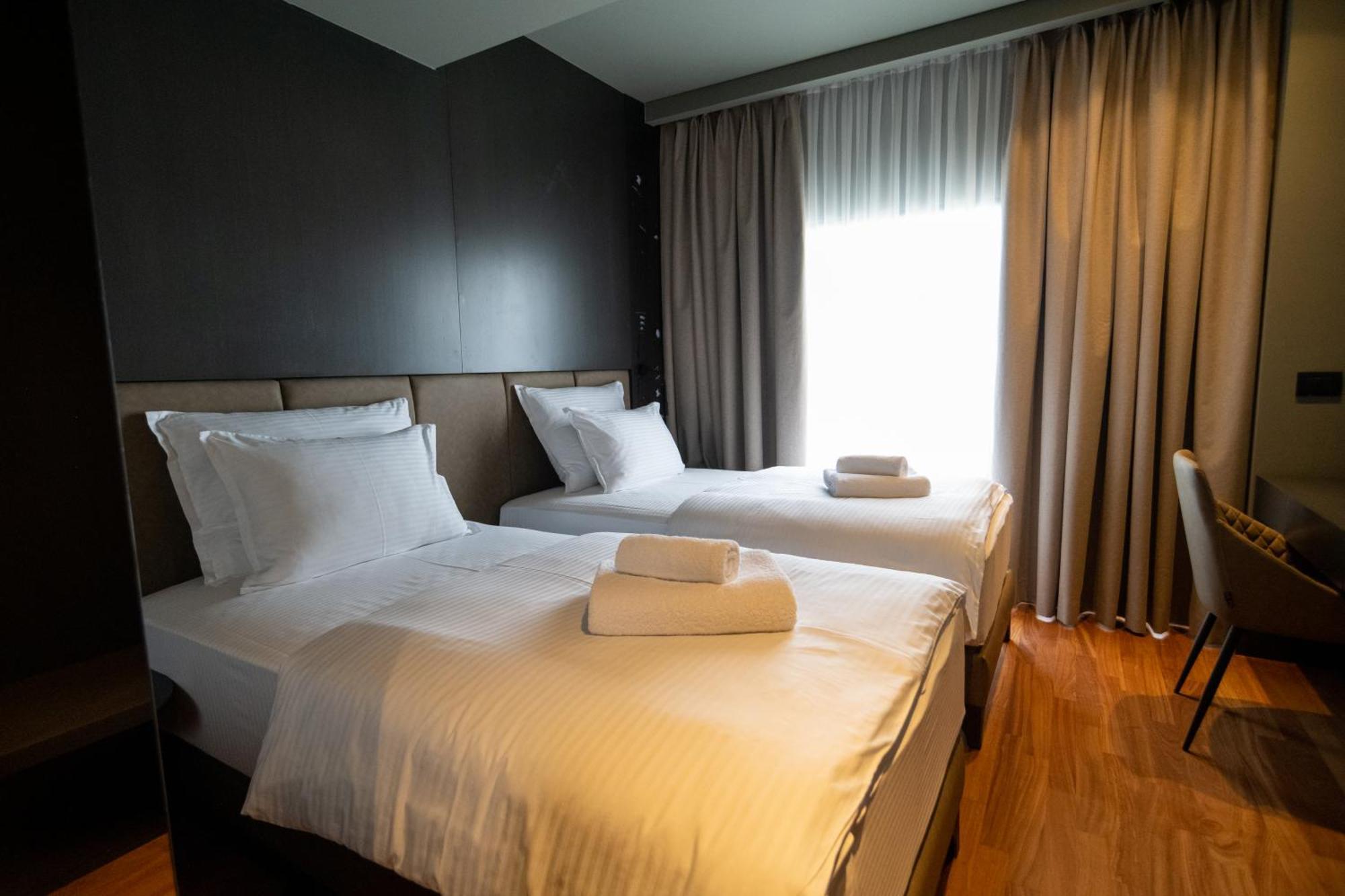 Arka Art Hotel Tiranë Ngoại thất bức ảnh A room at the hotel