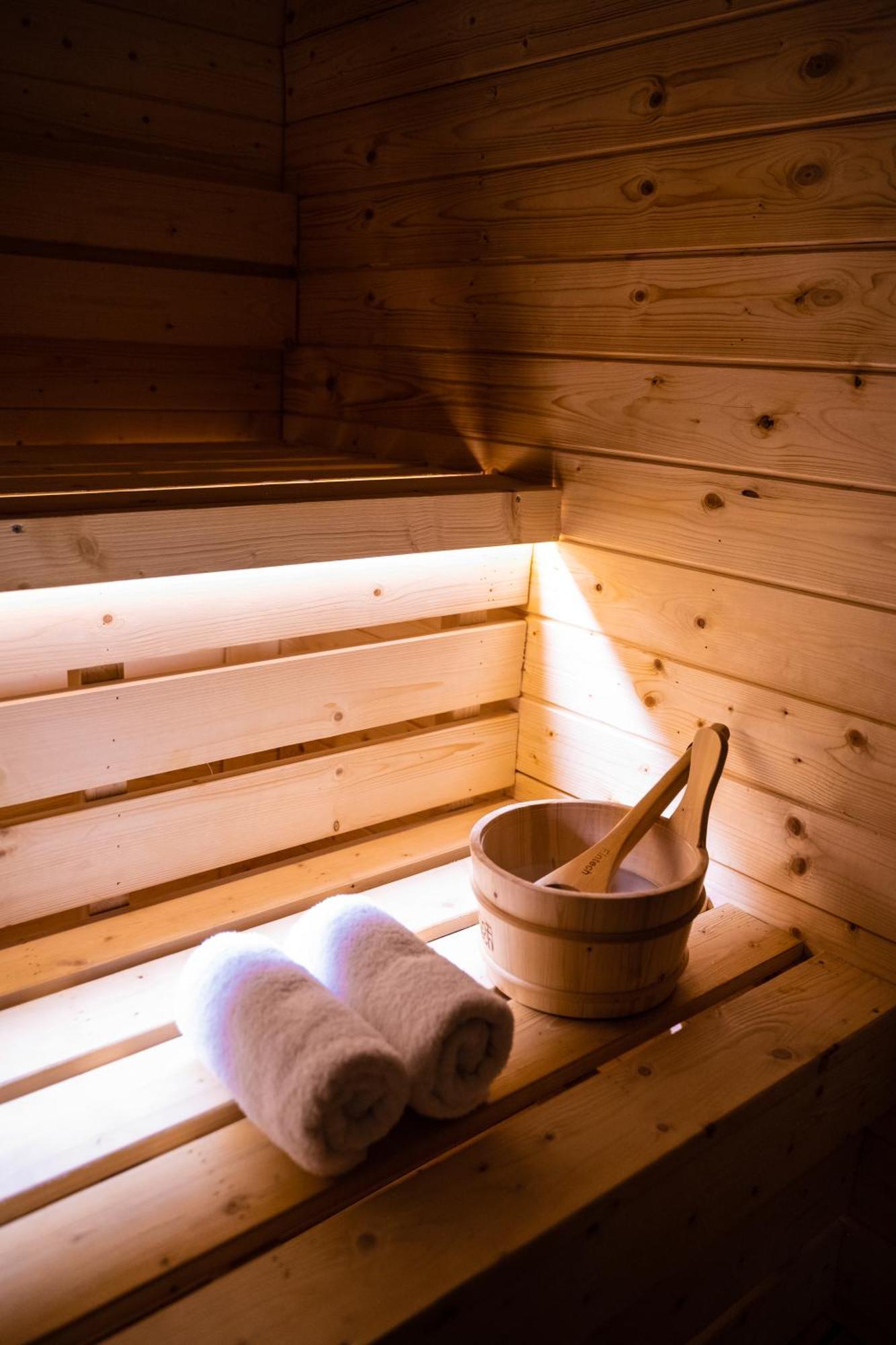 Arka Art Hotel Tiranë Ngoại thất bức ảnh Sauna bucket and ladle