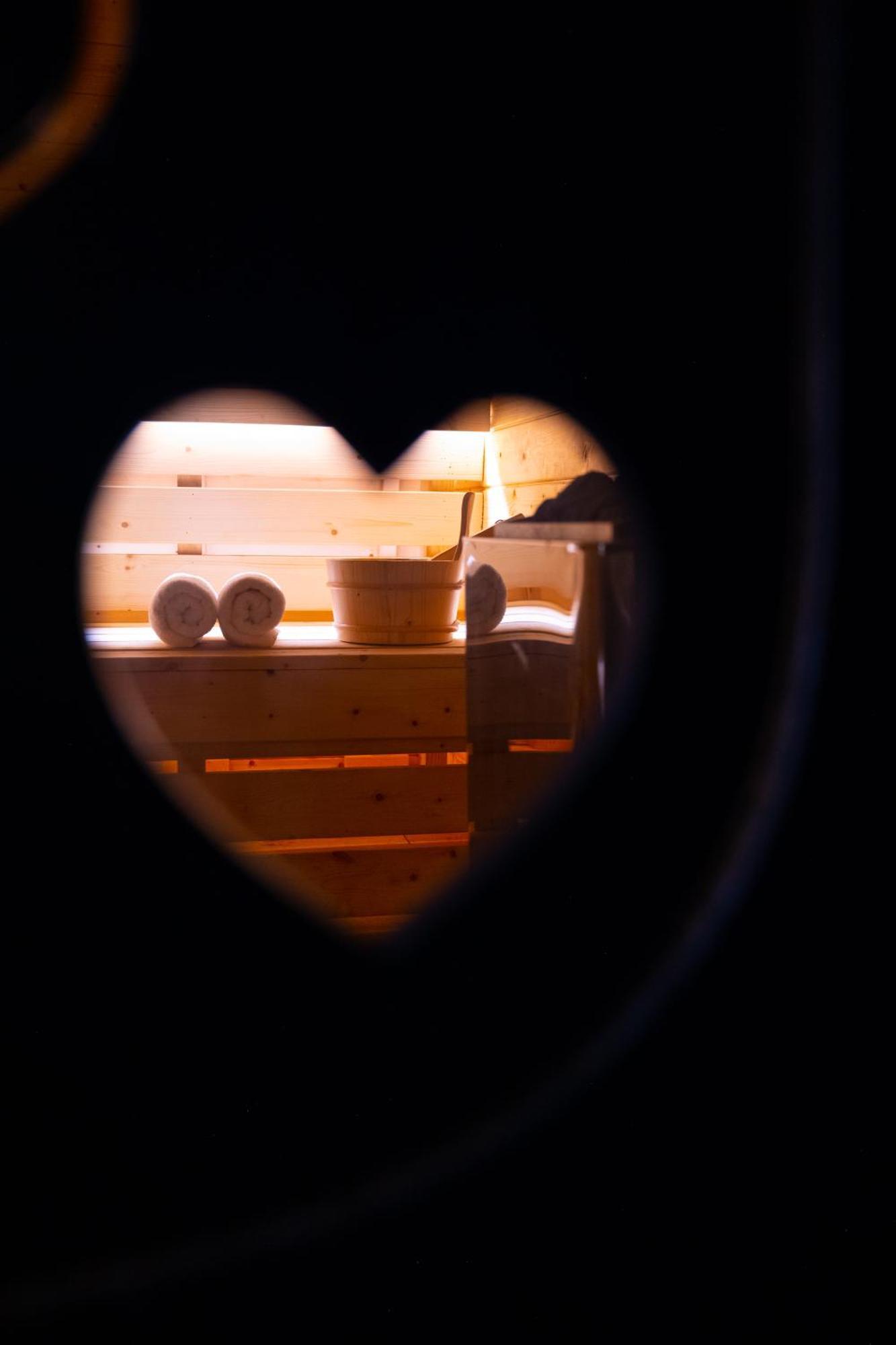 Arka Art Hotel Tiranë Ngoại thất bức ảnh A heart-shaped hole in a sauna door
