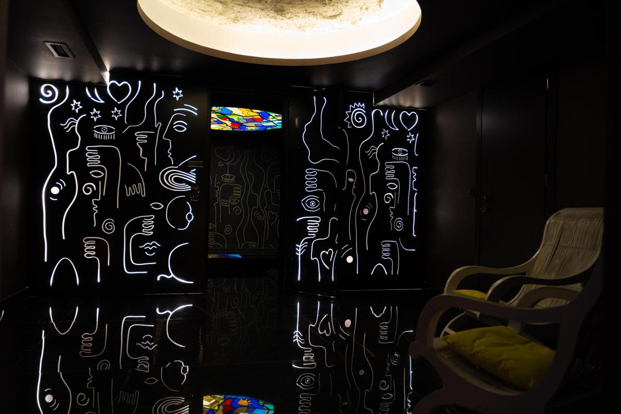 Arka Art Hotel Tiranë Ngoại thất bức ảnh The interior of the elevator